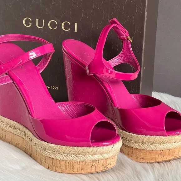 AUTHENTIC GUCCI MONOGRAM HOT PINK SANDALS - Picture 5 of 12
